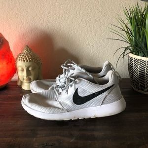 ❗️PRICE REDUCED❗️Nike Roshe
